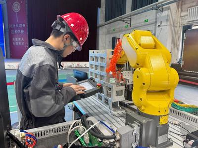 技能筑夢展風采 匠心筑夢繪藍圖——2025年新疆職業院校技能大賽（普通機械設備安裝服務賽項）在阿拉爾市隆重開幕